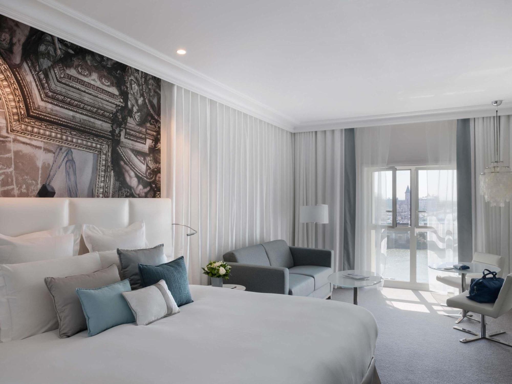 Deluxe Queen Room Queen or Two Single Beds Sea or Port View,1731436688:JPEG